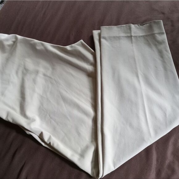 Women's Dress Pant. Wide legged, pockets, double belt loops. - Picture 3 of 6